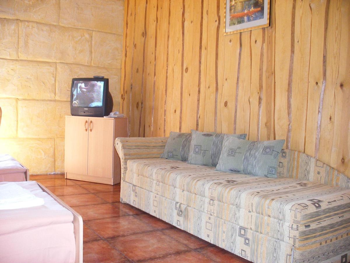 Hôtel Tvirtove Prie Didziulio à Dėdeliškės Extérieur photo